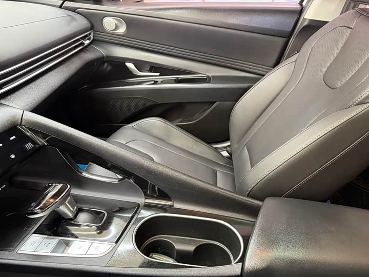 Elantra 2022 1.5L CVT LUX фото 13