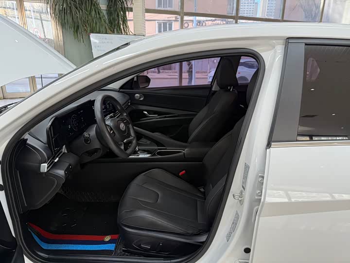 Elantra 2022 1.5L CVT LUX фото 16