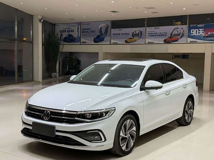 Bora 2023 200TSI DSG Smart
