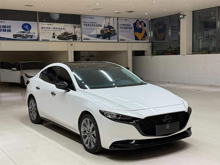Mazda 3 Axela 2021 2.0L автомат фото 3