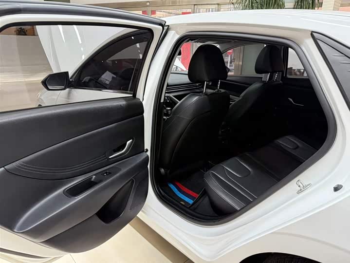 Elantra 2022 1.5L CVT LUX фото 17