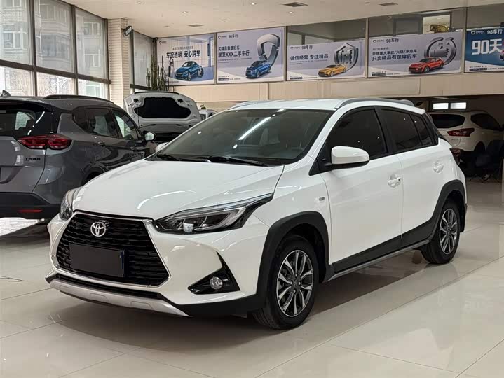 Yaris L 2022 X 1.5L CVT Luxury Plus
