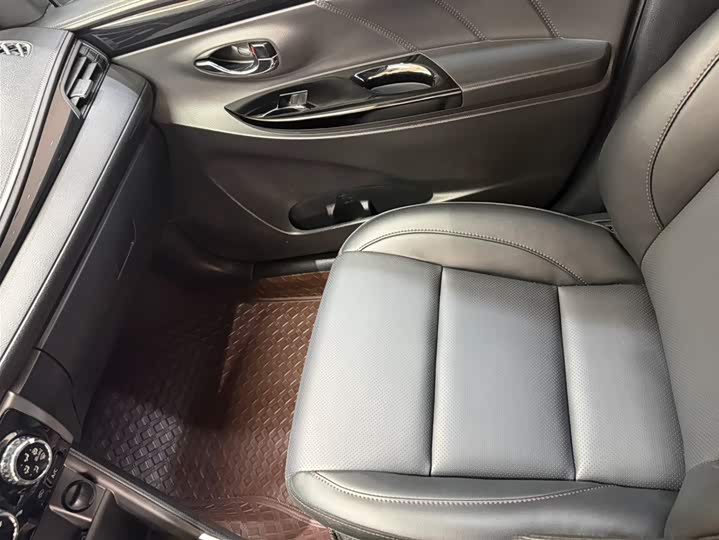 Yaris L 2022 X 1.5L CVT Luxury Plus фото 19