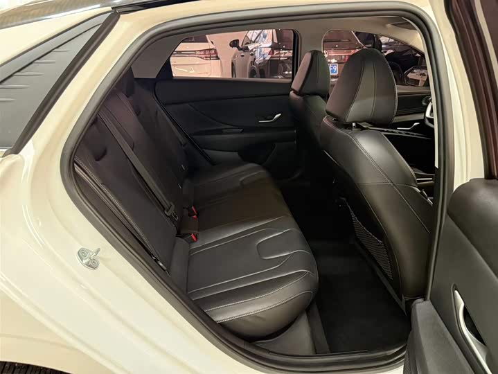 Elantra 2022 1.5L CVT LUX фото 14