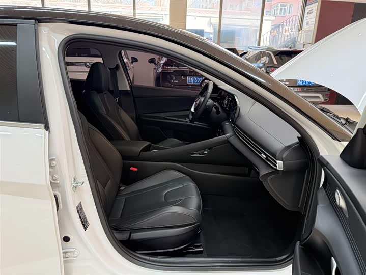 Elantra 2022 1.5L CVT LUX фото 16