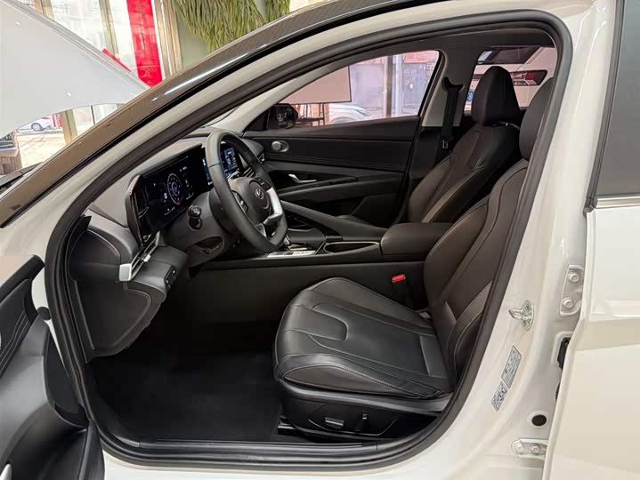 Elantra 2022 1.5L CVT LUX фото 17