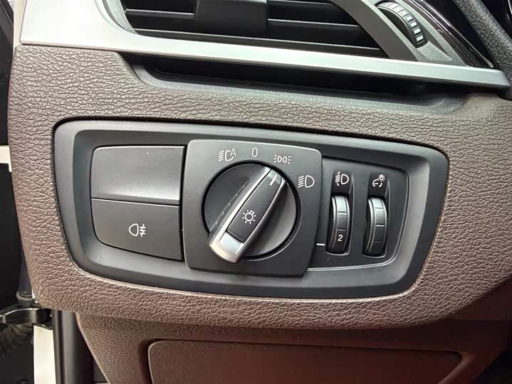 BMW X1 2022 sDrive20Li фото 9