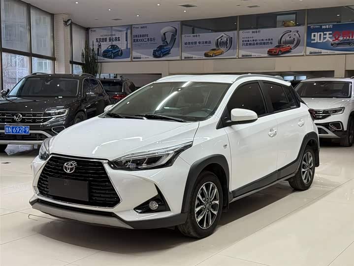 Yaris L 2022 X 1.5L CVT Luxury Plus