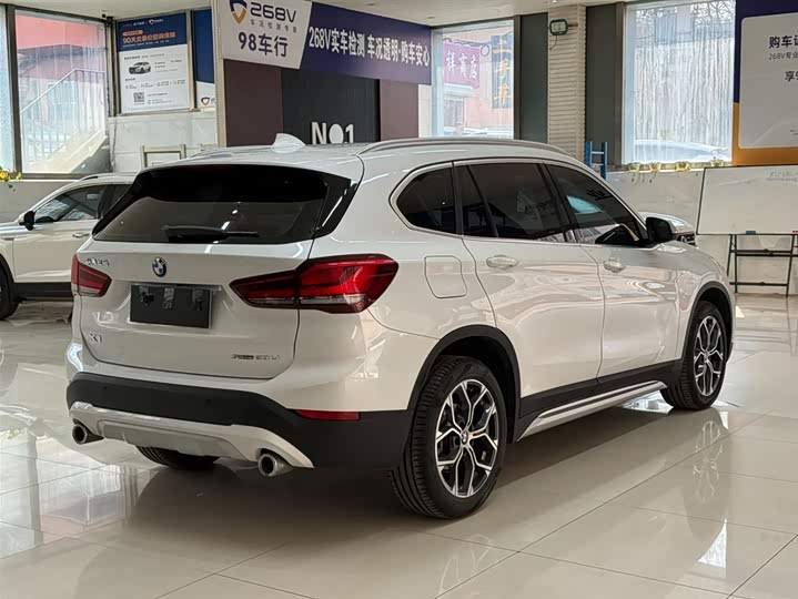 BMW X1 2022 sDrive20Li фото 4