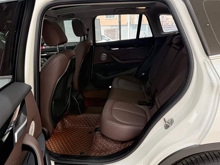 BMW X1 2022 sDrive20Li фото 9