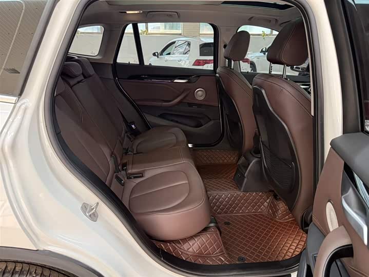 BMW X1 2022 sDrive20Li фото 12