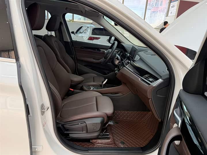BMW X1 2022 sDrive20Li фото 16