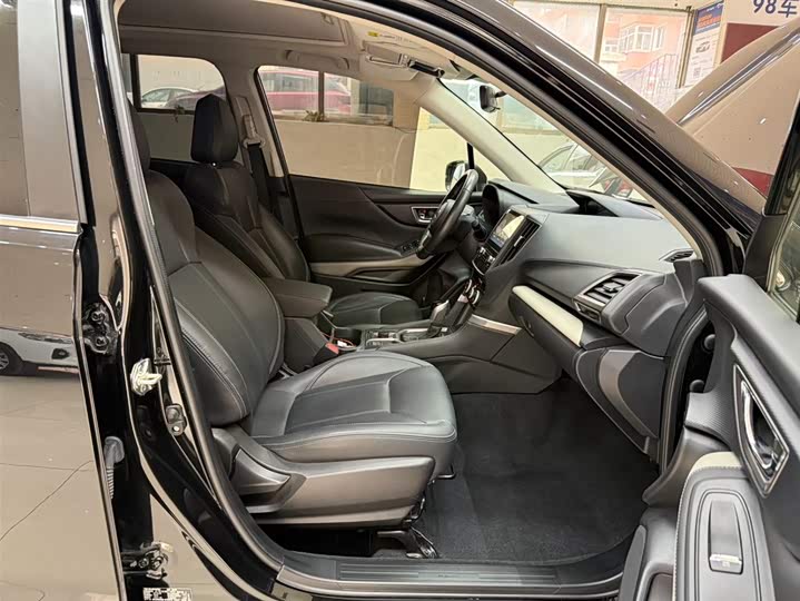 Forester 2022 2.0i AWD Luxury EyeSight фото 12