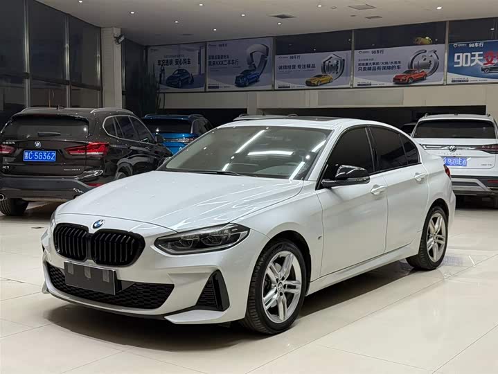 BMW 1 серии 2023 120i M Sport Shadow