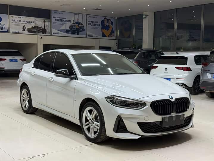 BMW 1 серии 2023 120i M Sport Shadow фото 3