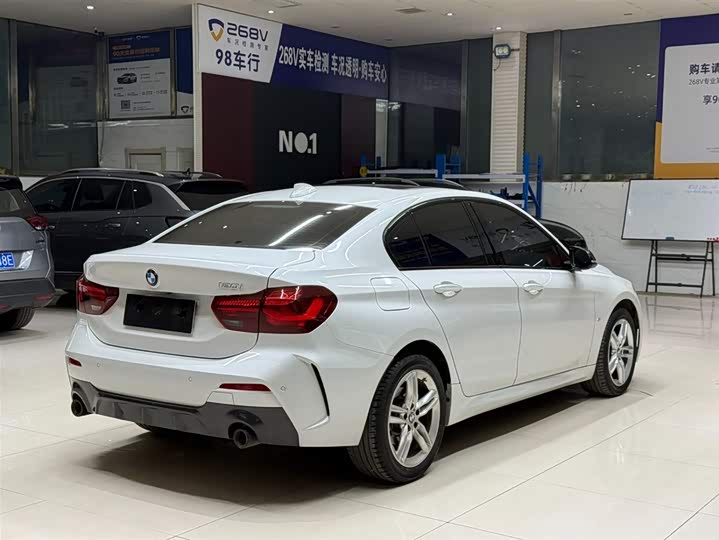 BMW 1 серии 2023 120i M Sport Shadow фото 4
