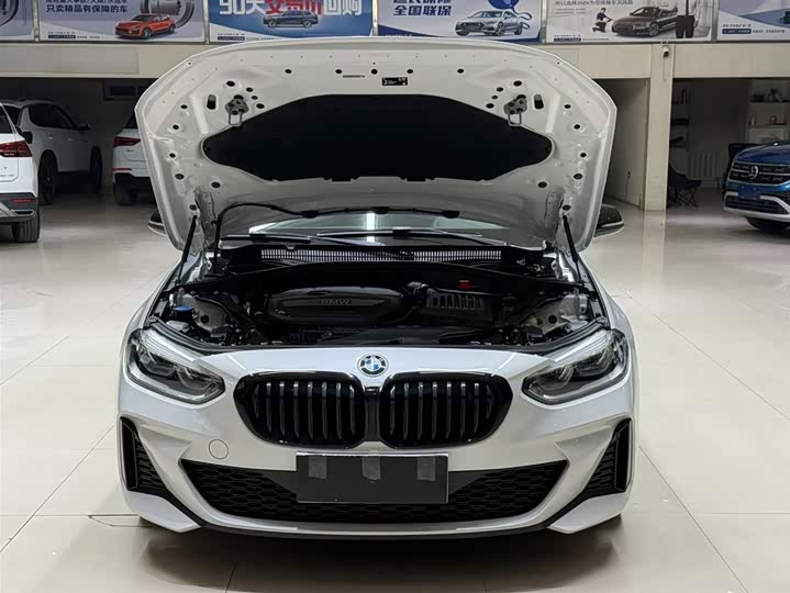 BMW 1 серии 2023 120i M Sport Shadow фото 7