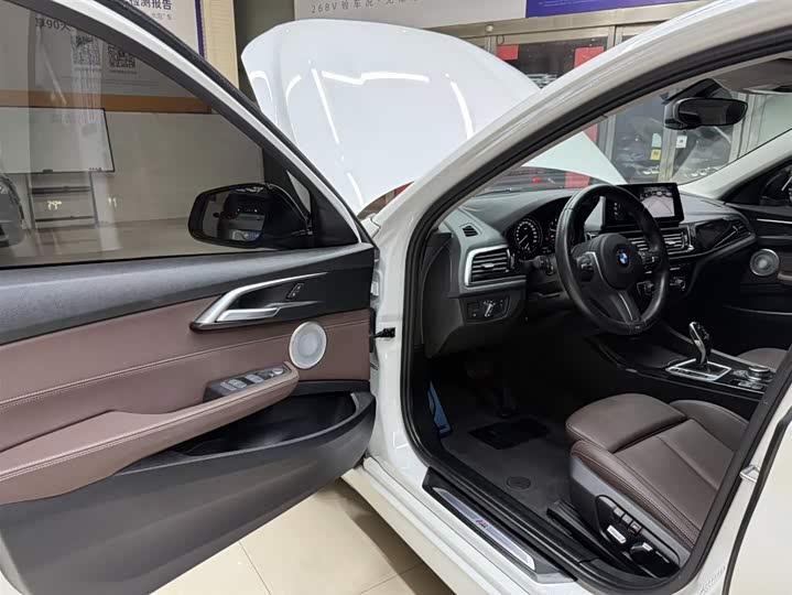 BMW 1 серии 2023 120i M Sport Shadow фото 8