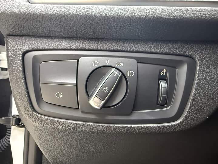 BMW 1 серии 2023 120i M Sport Shadow фото 9