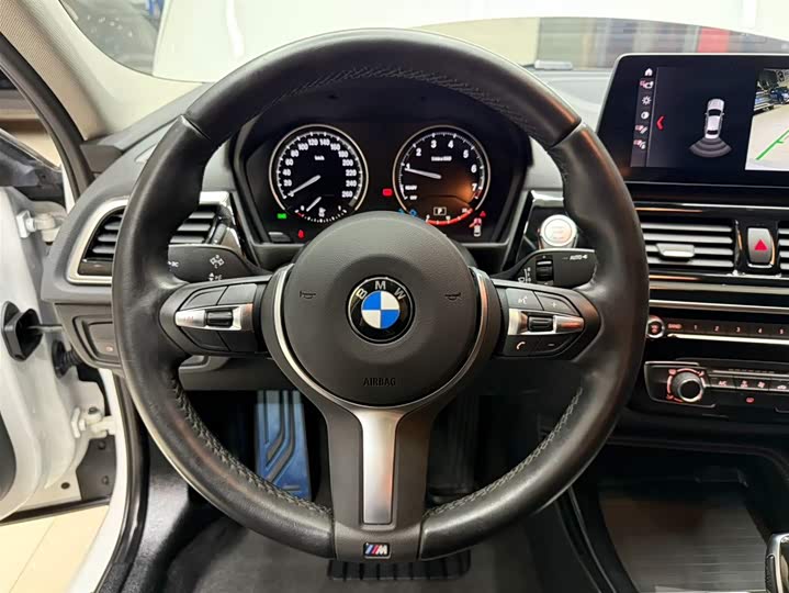 BMW 1 серии 2023 120i M Sport Shadow фото 11