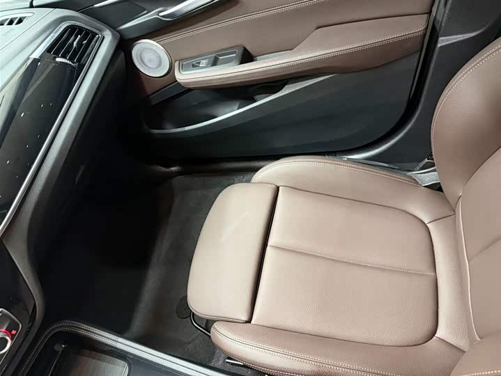 BMW 1 серии 2023 120i M Sport Shadow фото 14
