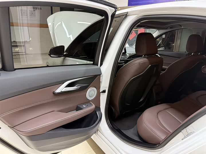 BMW 1 серии 2023 120i M Sport Shadow фото 17