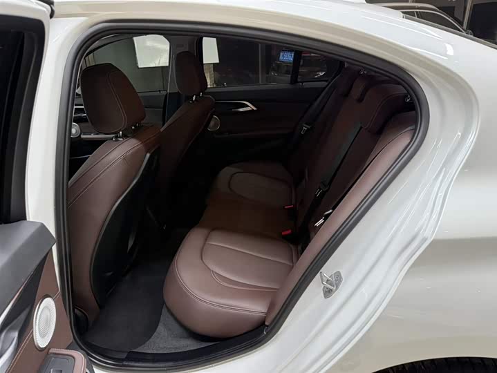 BMW 1 серии 2023 120i M Sport Shadow фото 18