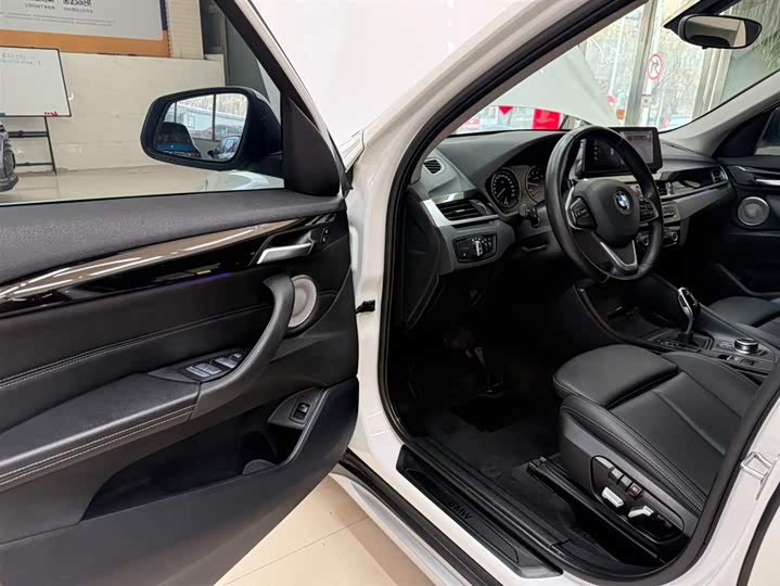 BMW X1 2022 sDrive20Li фото 8