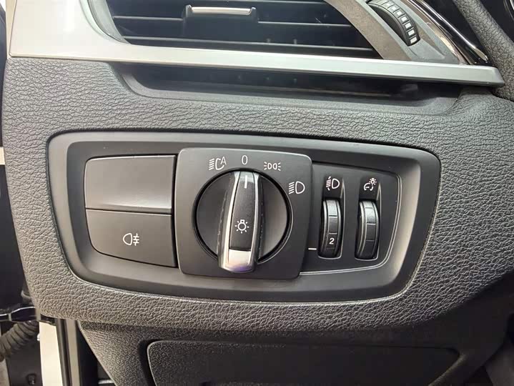 BMW X1 2022 sDrive20Li фото 9