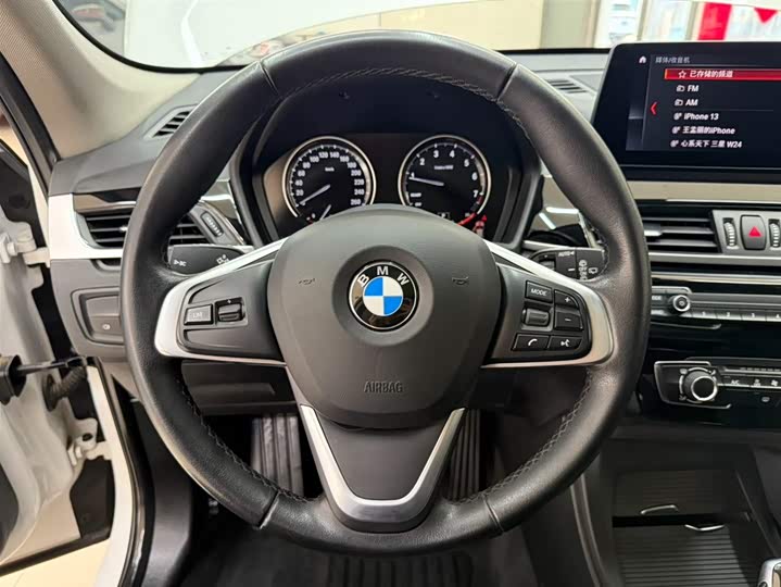 BMW X1 2022 sDrive20Li фото 11