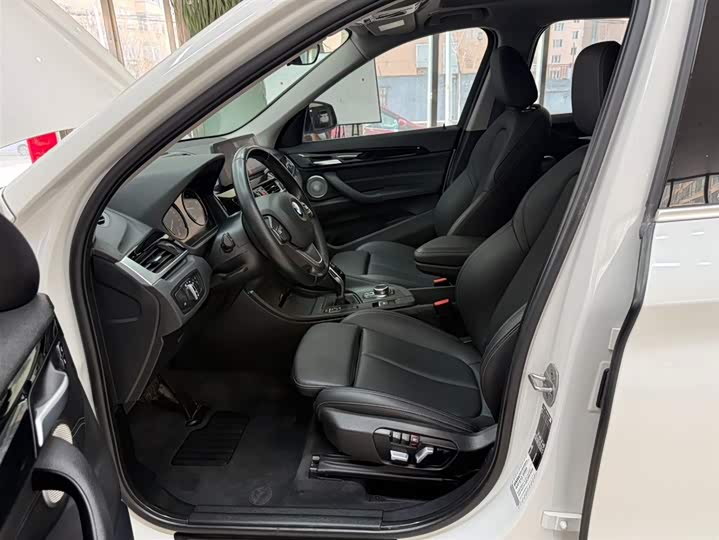 BMW X1 2022 sDrive20Li фото 16