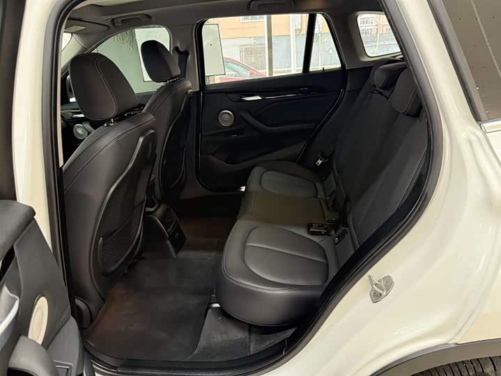 BMW X1 2022 sDrive20Li фото 18