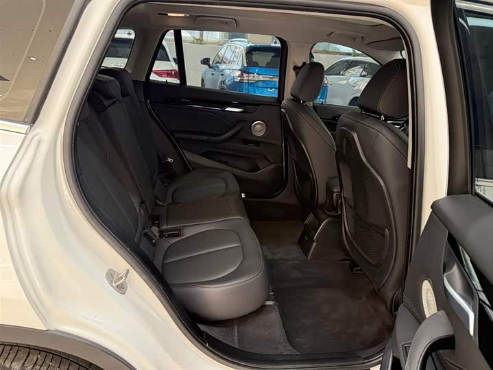 BMW X1 2022 sDrive20Li фото 21