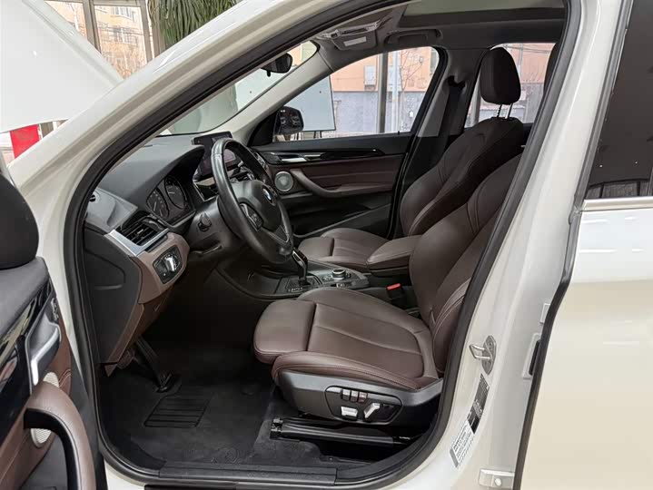 BMW X1 2022 sDrive20Li фото 9