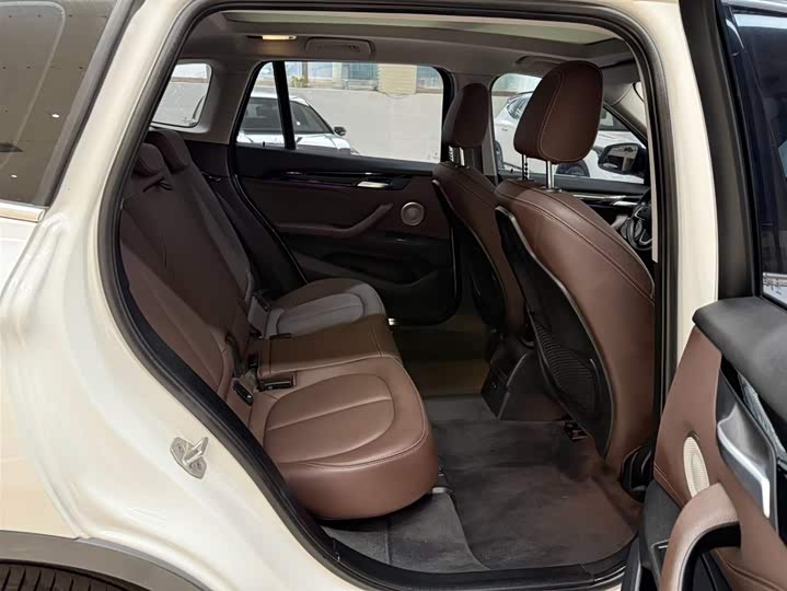 BMW X1 2022 sDrive20Li фото 11