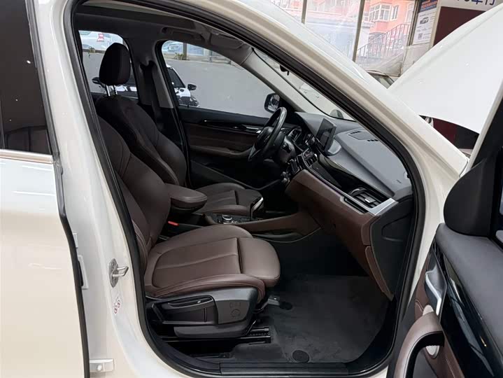 BMW X1 2022 sDrive20Li фото 12