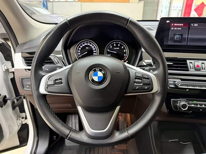 BMW X1 2022 sDrive20Li фото 14