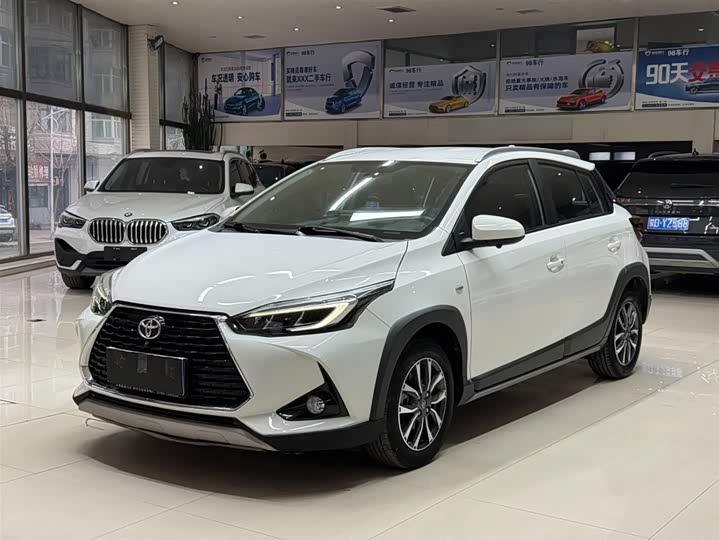 Yaris L 2022 X 1.5L CVT Luxury Plus