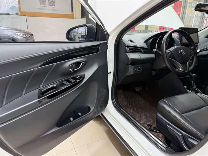 Yaris L 2022 X 1.5L CVT Luxury Plus фото 8