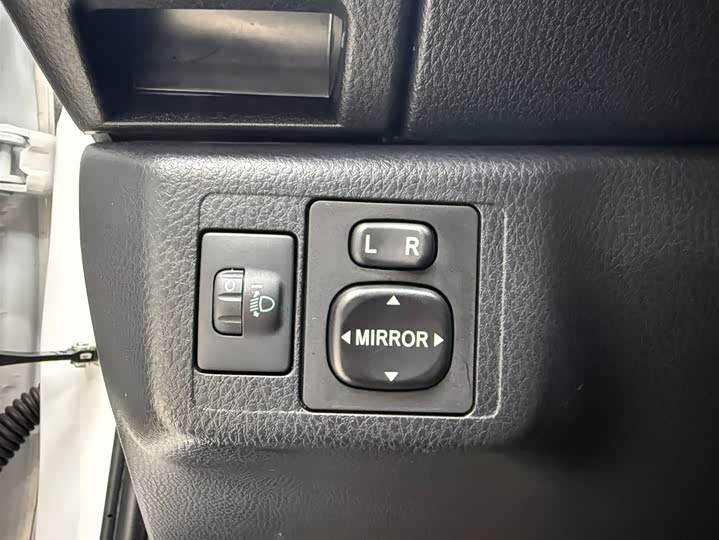 Yaris L 2022 X 1.5L CVT Luxury Plus фото 9
