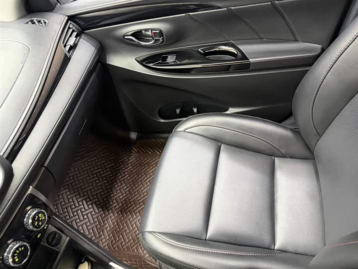 Yaris L 2022 X 1.5L CVT Luxury Plus фото 13