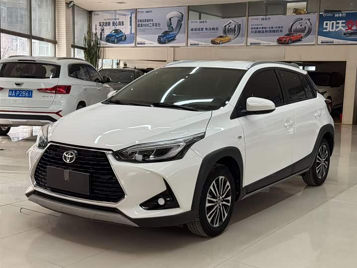 Yaris L 2022 X 1.5L CVT Luxury Plus