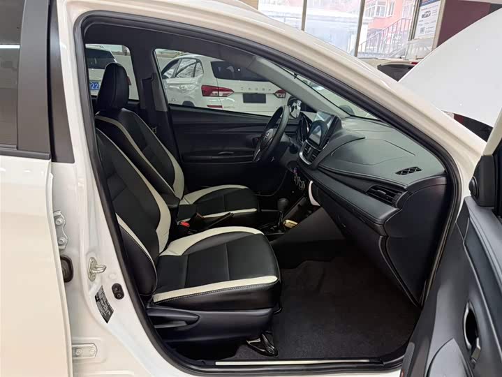 Yaris L 2022 X 1.5L CVT Luxury Plus фото 19