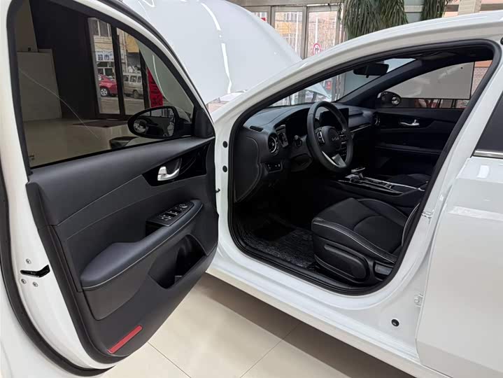 Kia K3 2023 1.4T DCT Luxury фото 8