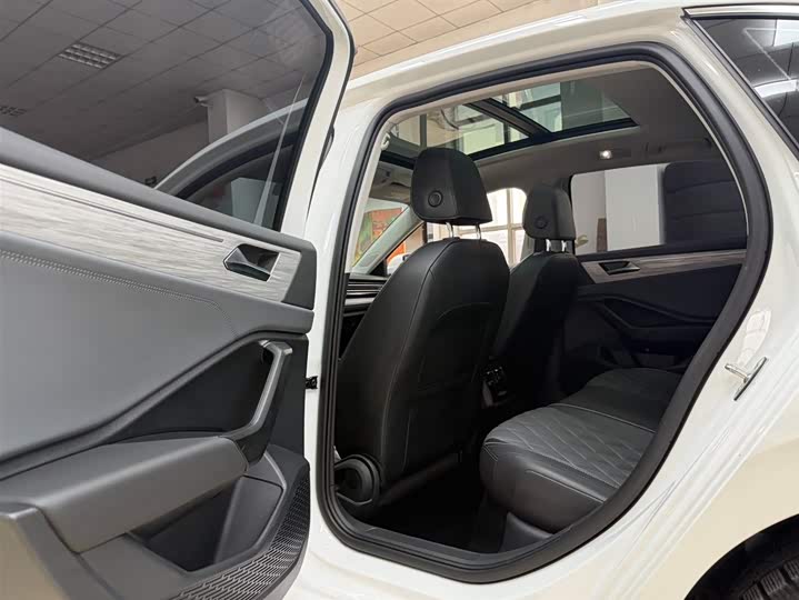 Sagitar 2023 280TSI DSG Li te фото 13
