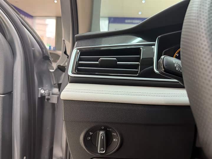 Tiguan L 2023 280TSI автомат 2WD Limited фото 7