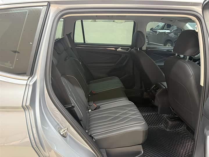 Tiguan L 2023 280TSI автомат 2WD Limited фото 10