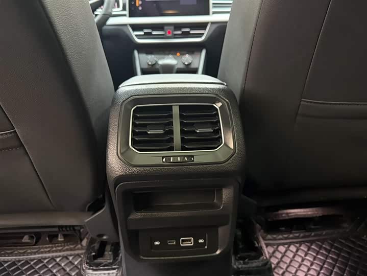 Tiguan L 2023 280TSI автомат 2WD Limited фото 11