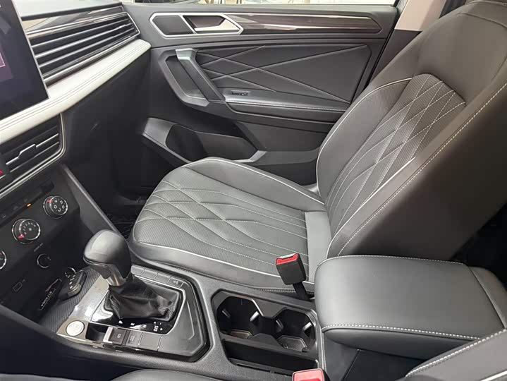 Tiguan L 2023 280TSI автомат 2WD Limited фото 16
