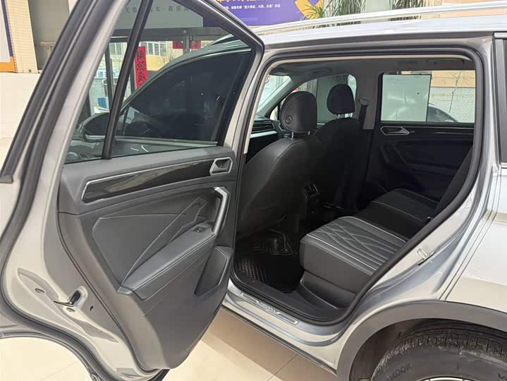 Tiguan L 2023 280TSI автомат 2WD Limited фото 20